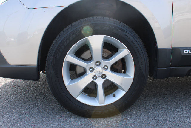 Used 2014 Subaru Outback 2.5i Limited AWD/4WD image 30