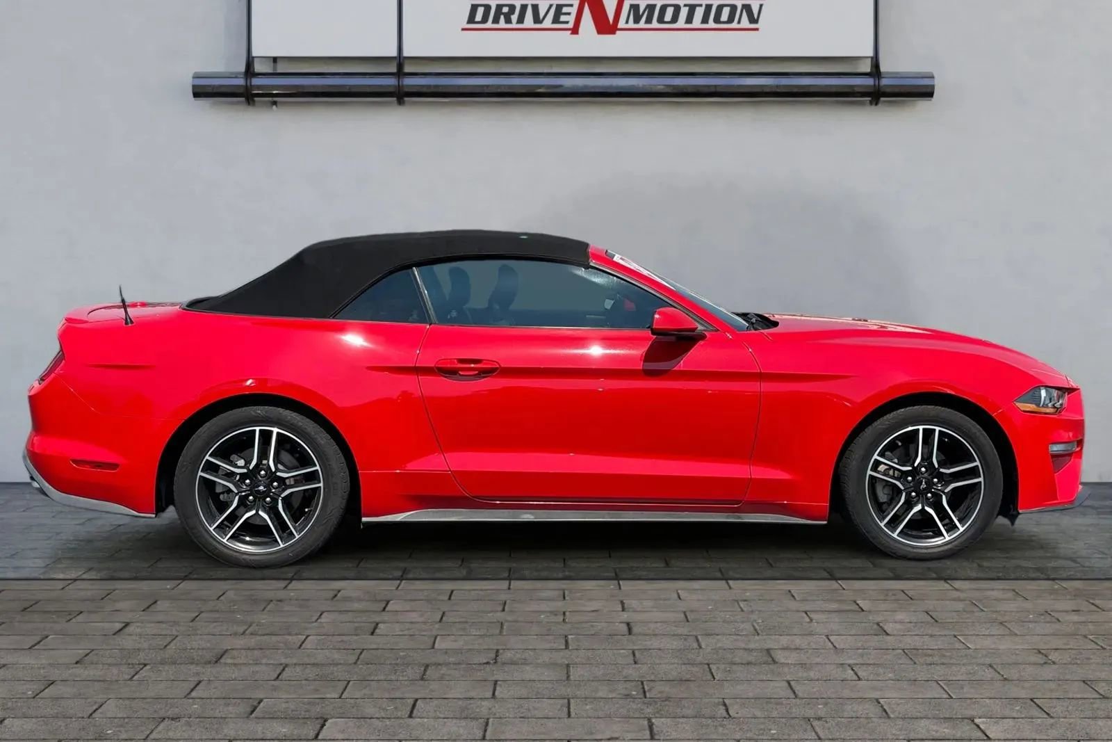 Used 2021 Ford Mustang Premium image 3