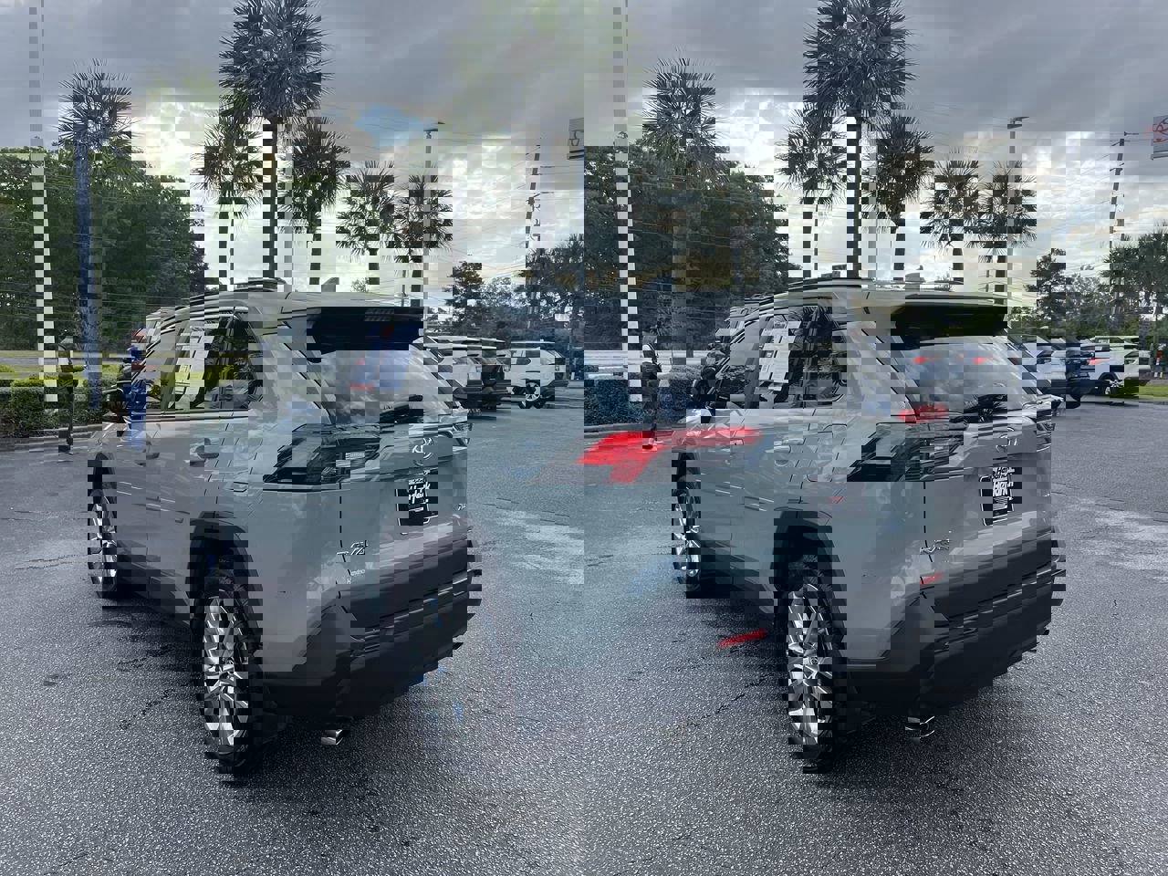 Used 2021 Toyota RAV4 XLE Premium image 8