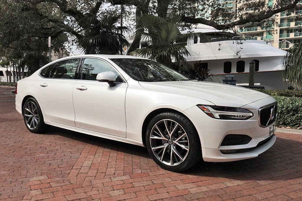 Used 2019 Volvo S90 T5 Momentum image 1