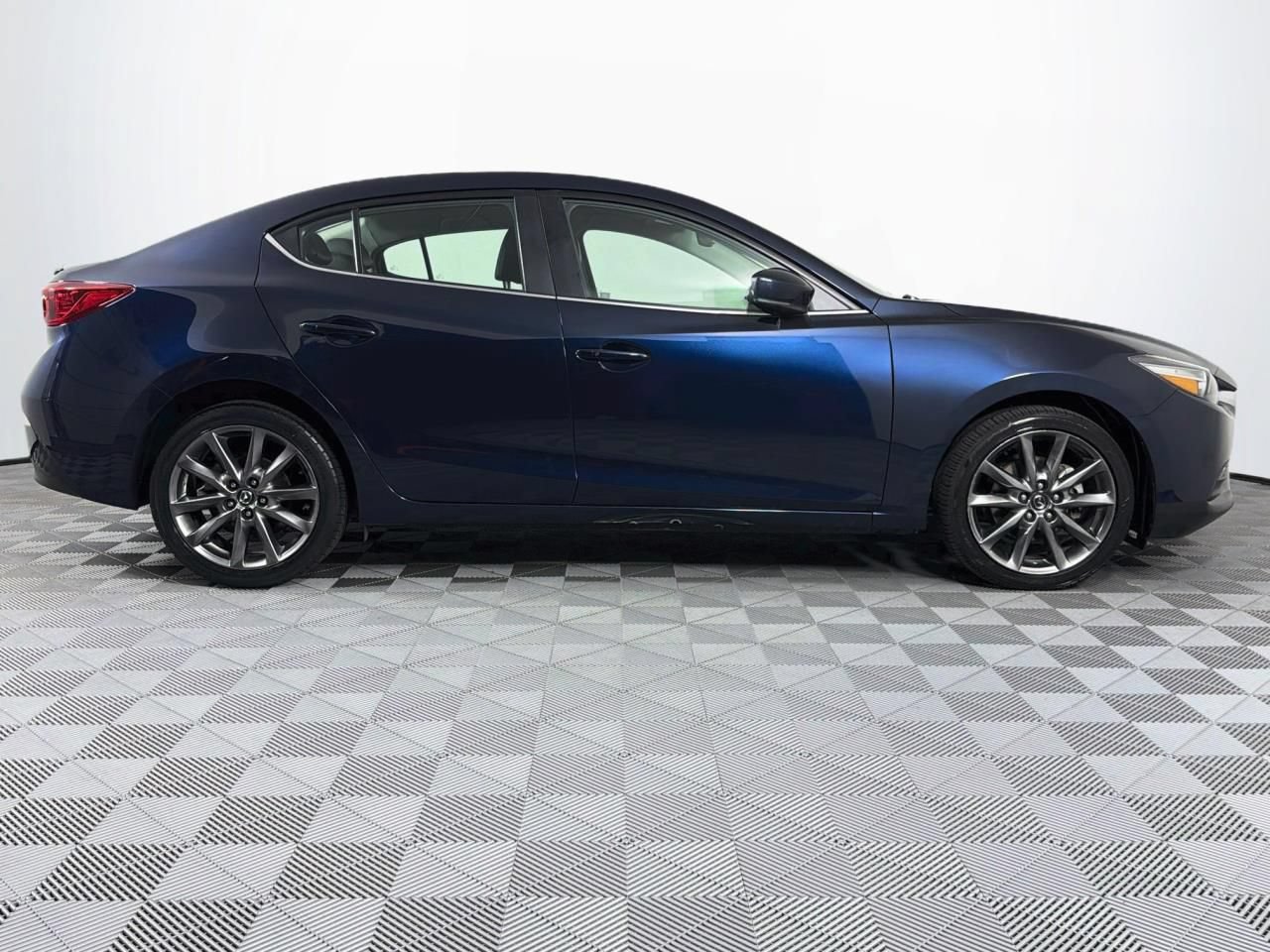 Used 2018 MAZDA MAZDA3 Touring FWD image 28