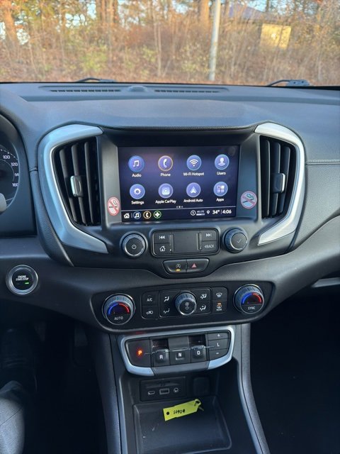 Used 2024 GMC Terrain SLT image 13