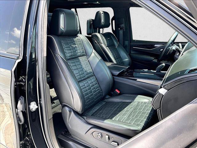 Used 2023 Cadillac Escalade ESV V AWD/4WD image 9