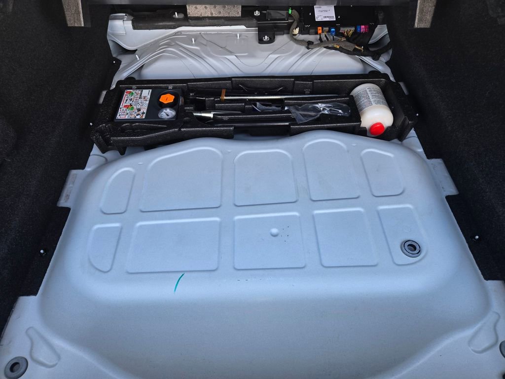 Used 2018 Volvo S90 T8 Inscription w/ Convenience Package image 21