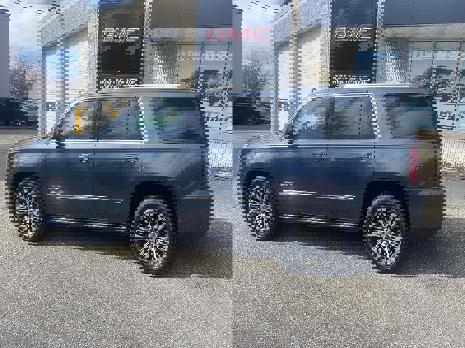 Used 2020 GMC Yukon Denali w/ Denali Premium Package image 4