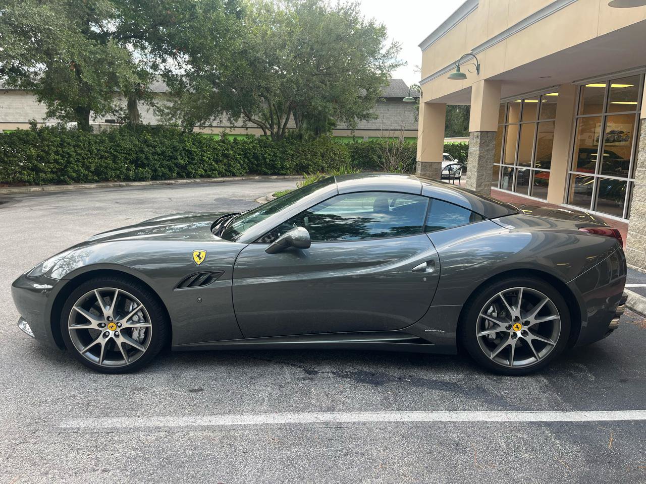 Used 2011 Ferrari California RWD image 24