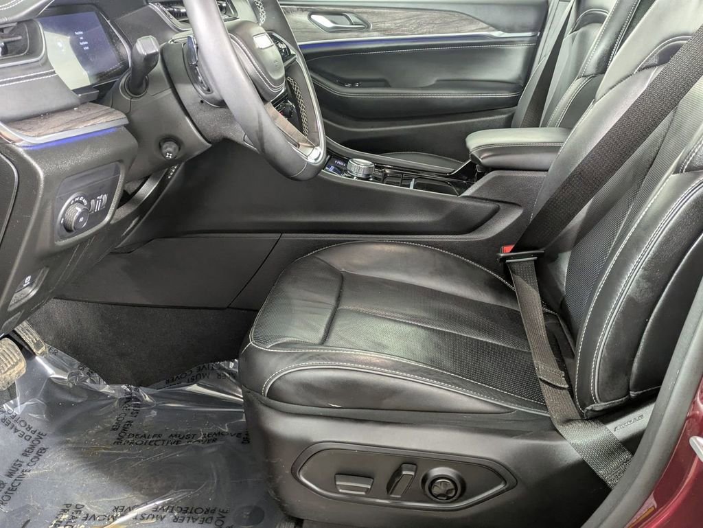 Certified 2023 Jeep Grand Cherokee Overland image 11