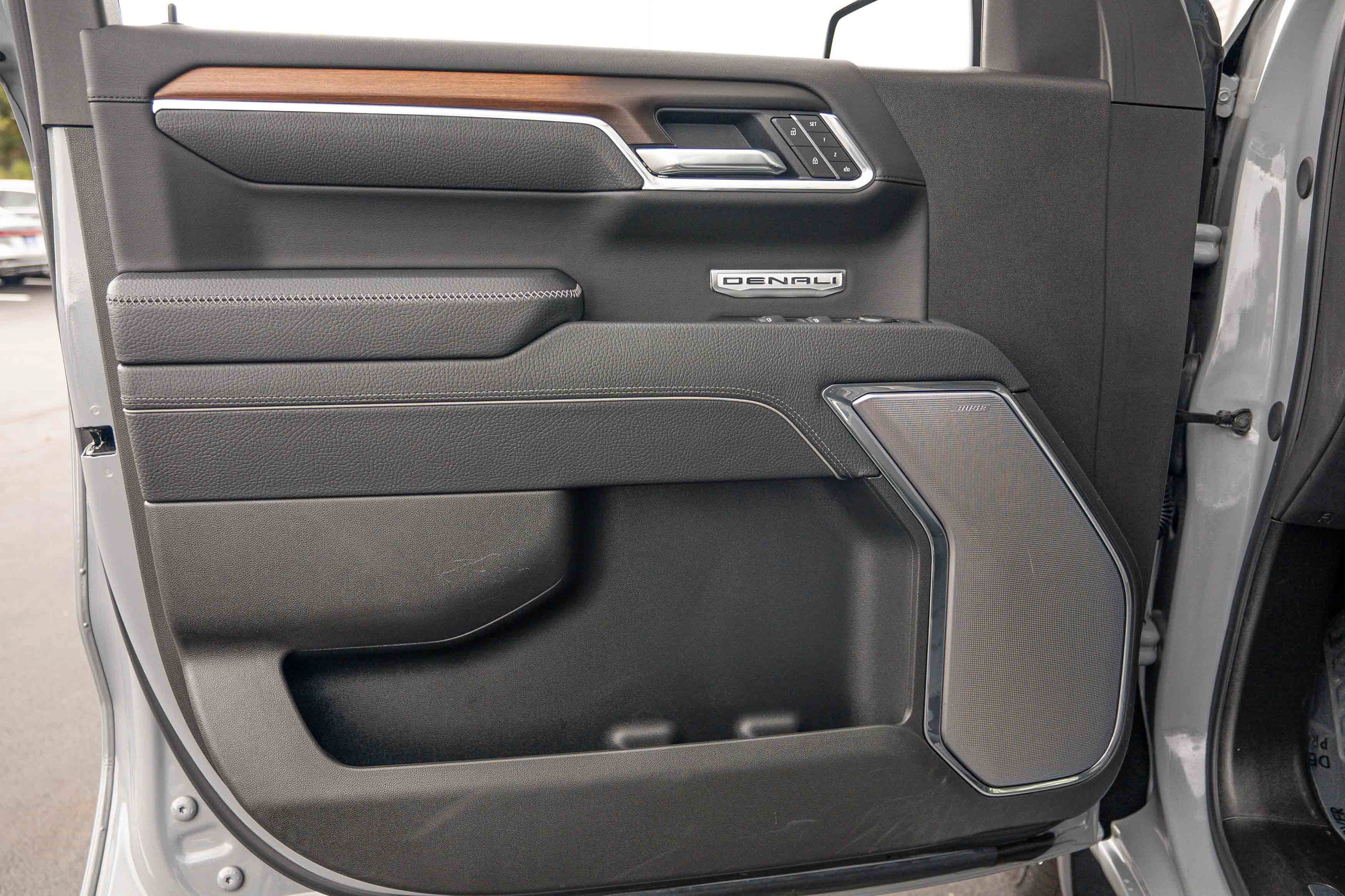 Used 2025 GMC Sierra 1500 Denali w/ Denali Reserve Package AWD/4WD image 8