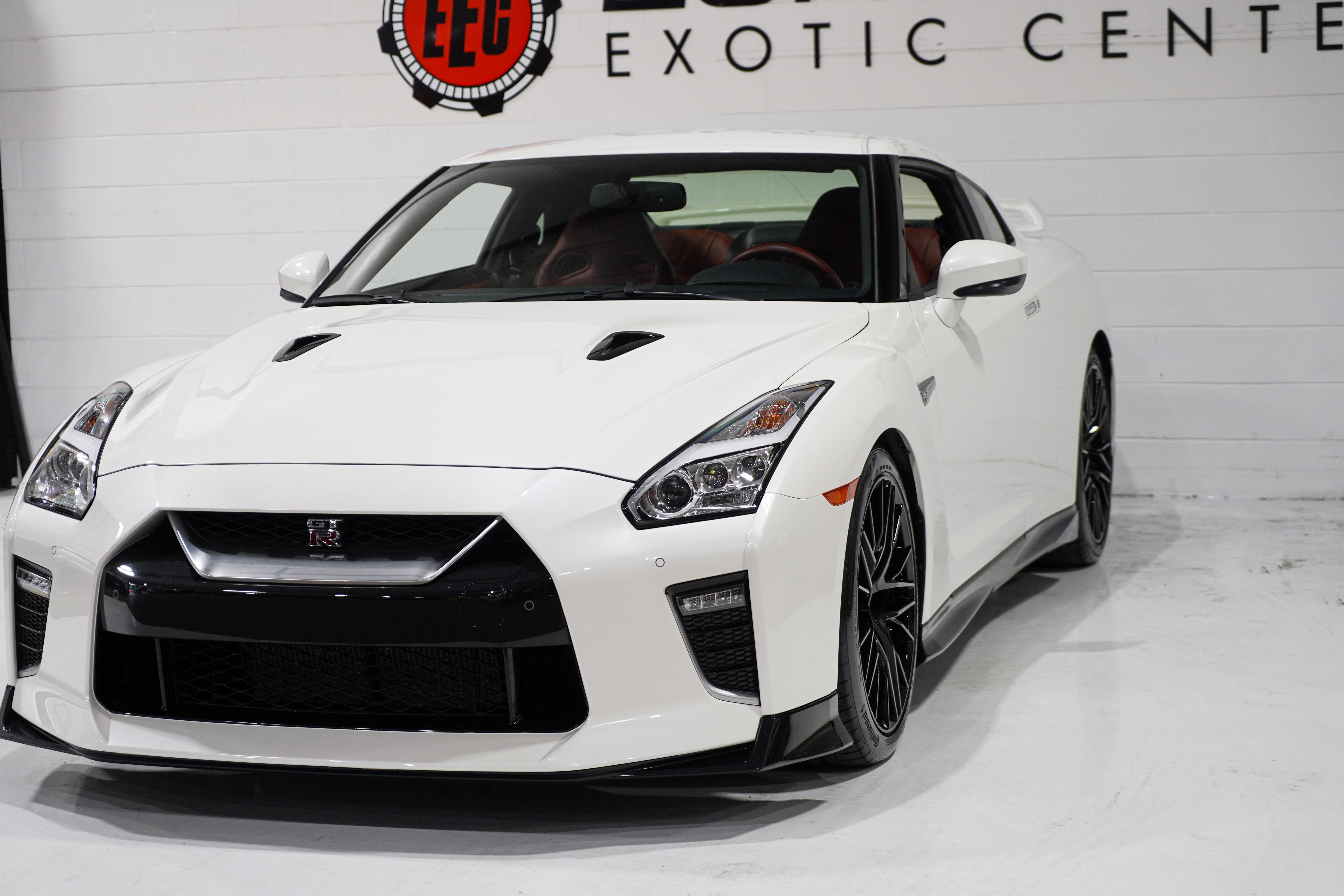 Used 2021 Nissan GT-R Premium AWD/4WD image 30