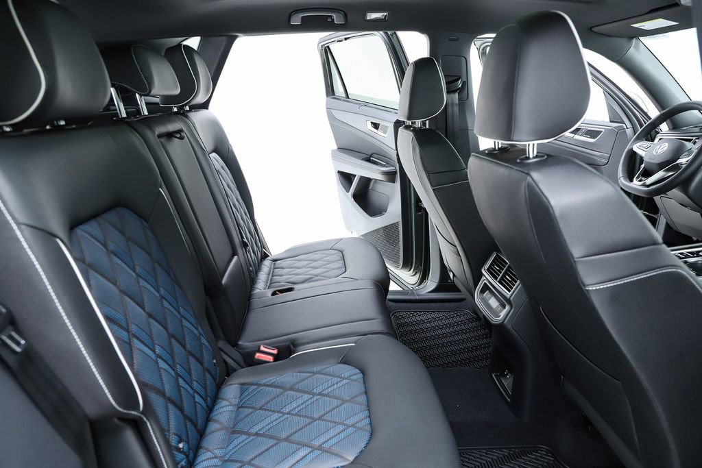 New 2026 Volkswagen Atlas Cross Sport SEL Premium R-Line image 38