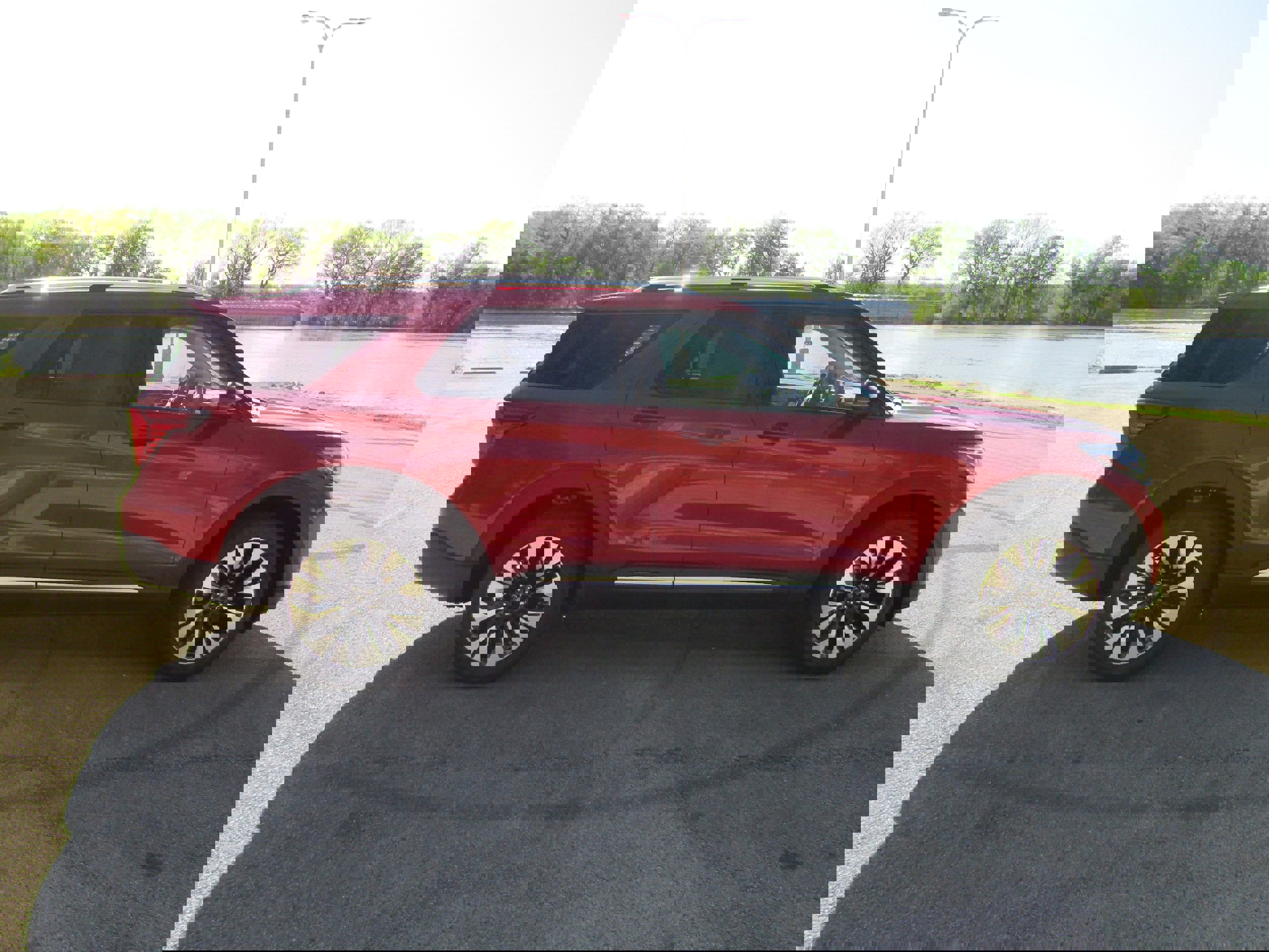 New 2026 Ford Explorer Platinum image 5