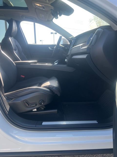 Used 2023 Volvo XC60 B5 Ultimate w/ Climate Package FWD image 30