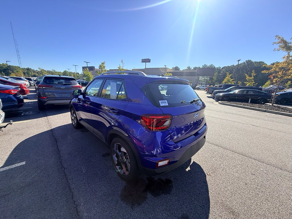 Certified 2024 Hyundai Venue SEL FWD image 4