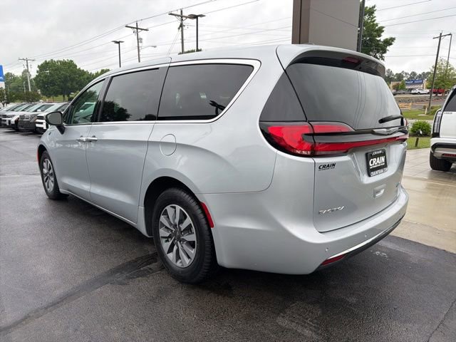 Used 2023 Chrysler Pacifica Touring-L FWD image 5