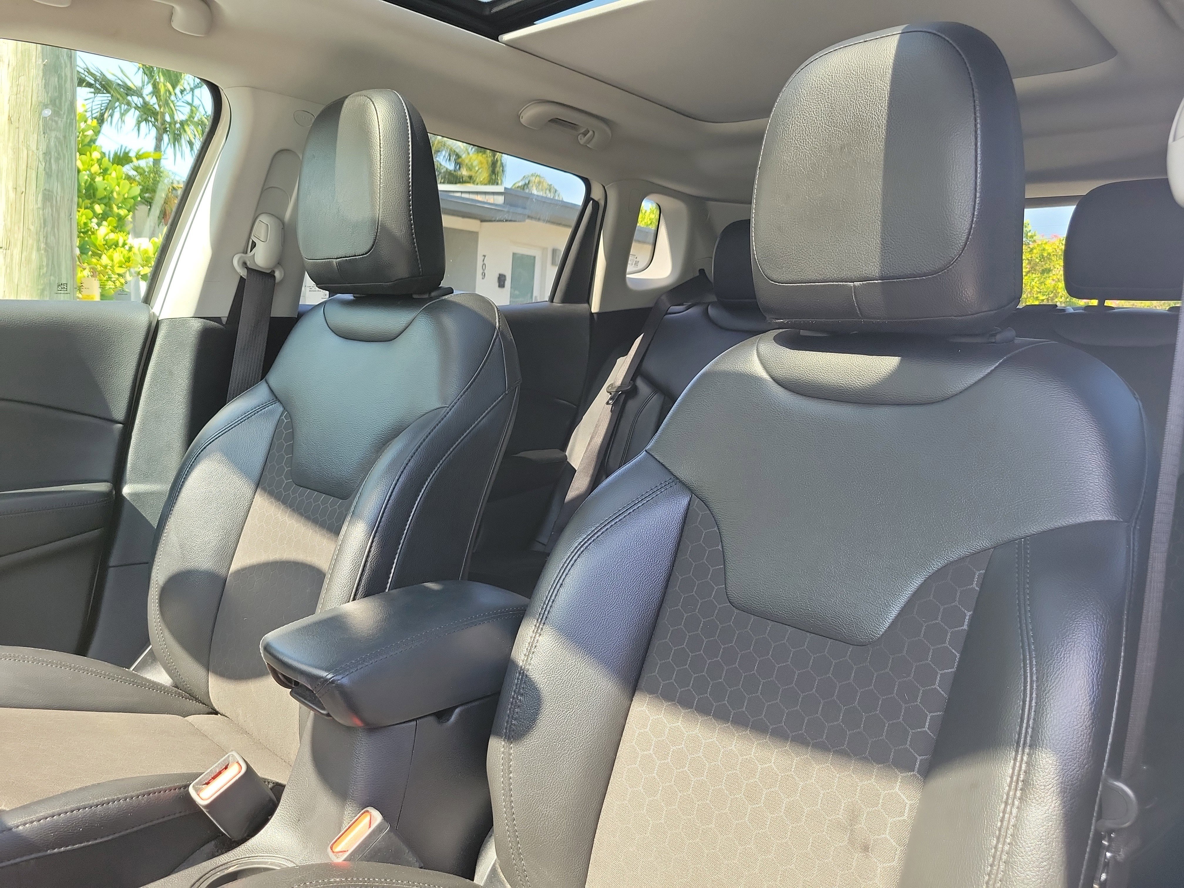 Used 2021 Jeep Compass Latitude w/ Sun and Sound Group image 23