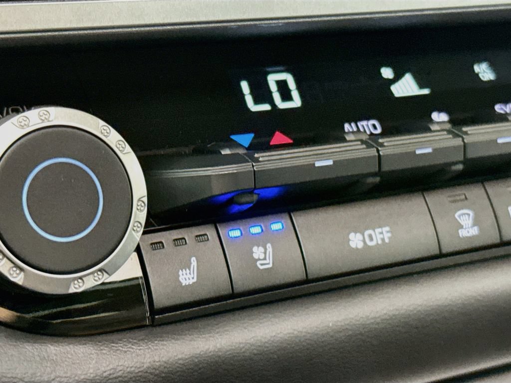 Certified 2025 Toyota Tundra Platinum AWD/4WD image 22