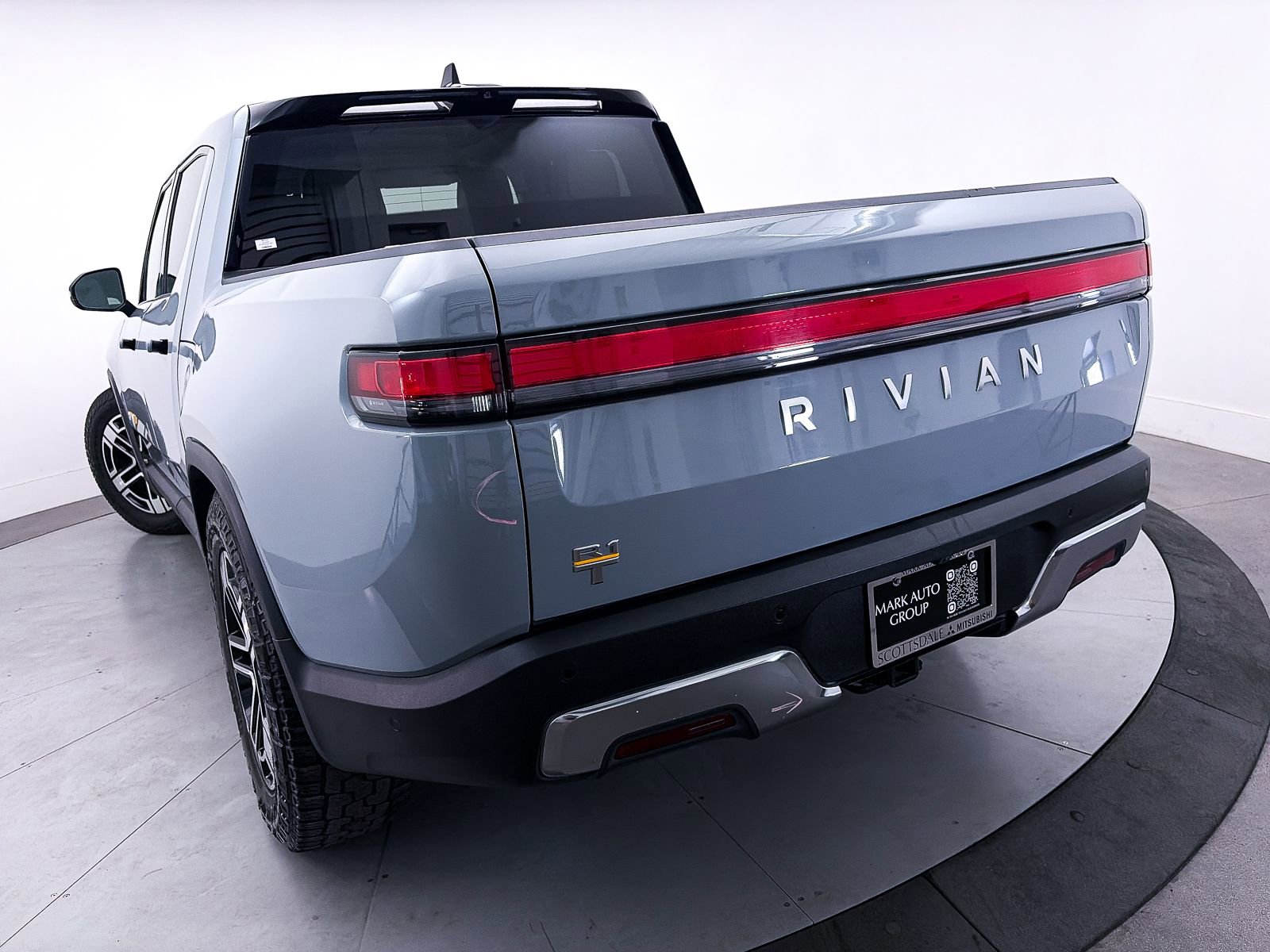 Used 2023 Rivian R1T Adventure AWD/4WD image 10