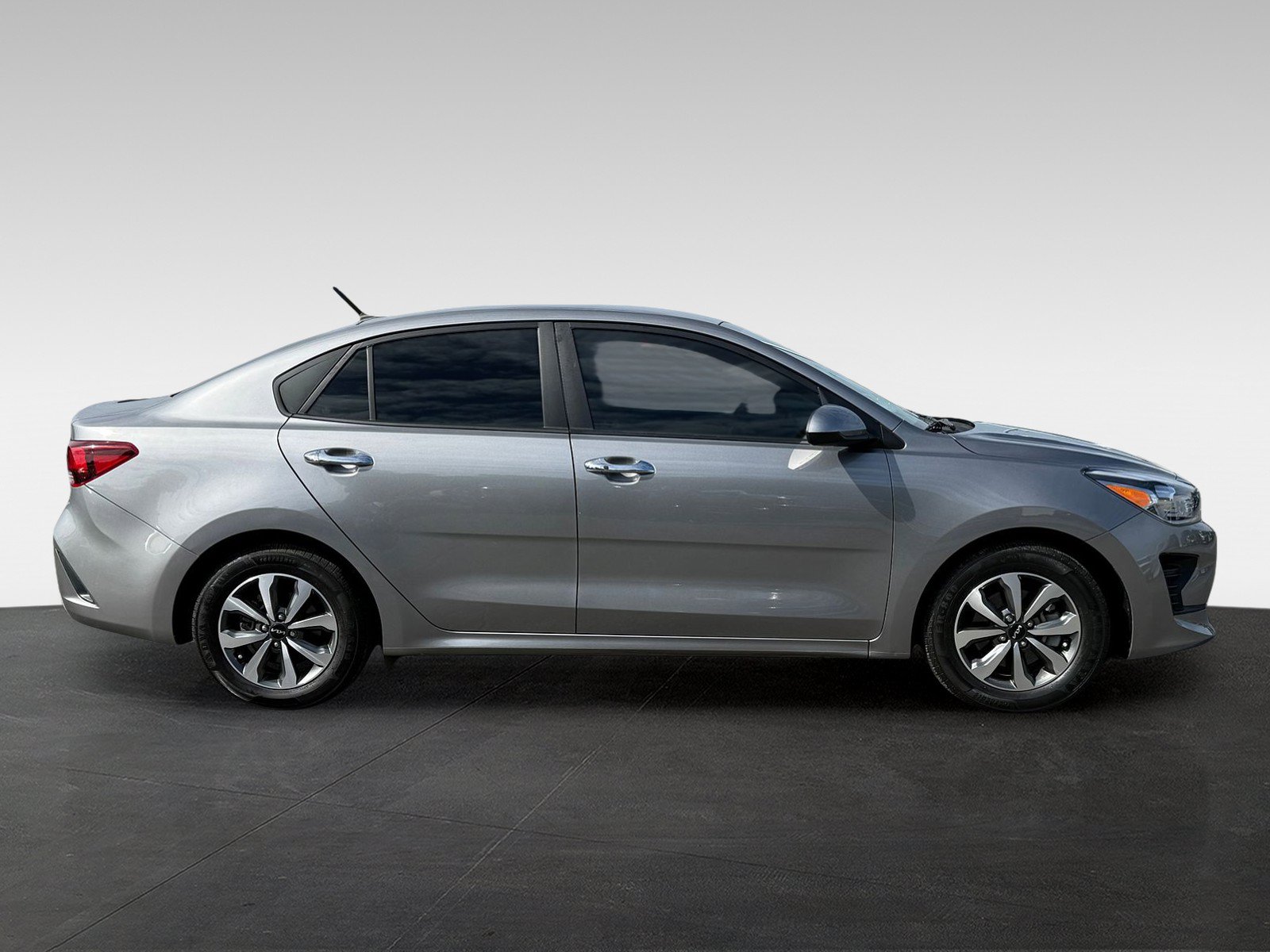 Used 2023 Kia Rio S w/ Technology Package FWD image 4