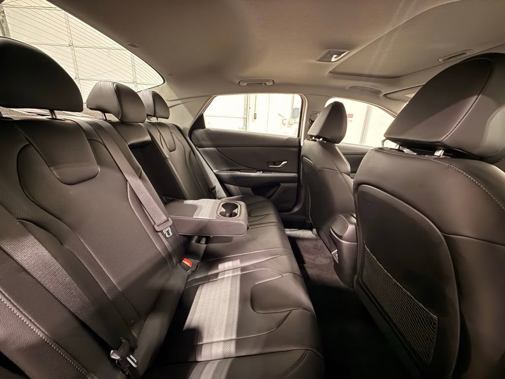 Used 2024 Hyundai Elantra Limited image 32