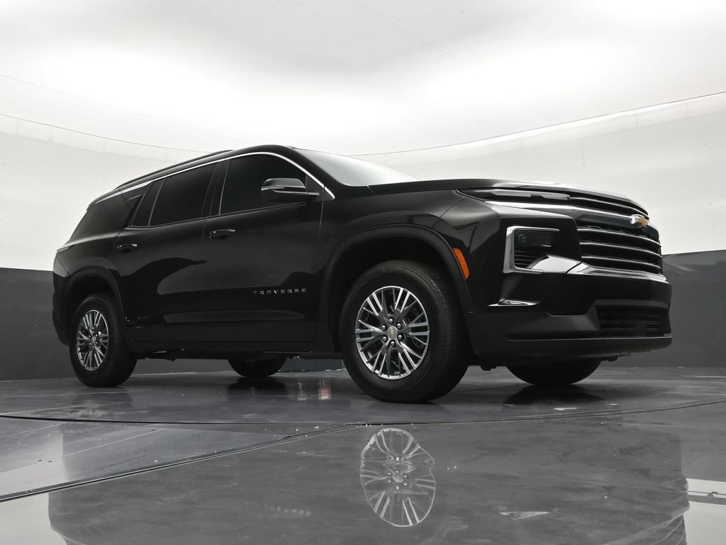 Used 2025 Chevrolet Traverse LT FWD image 26