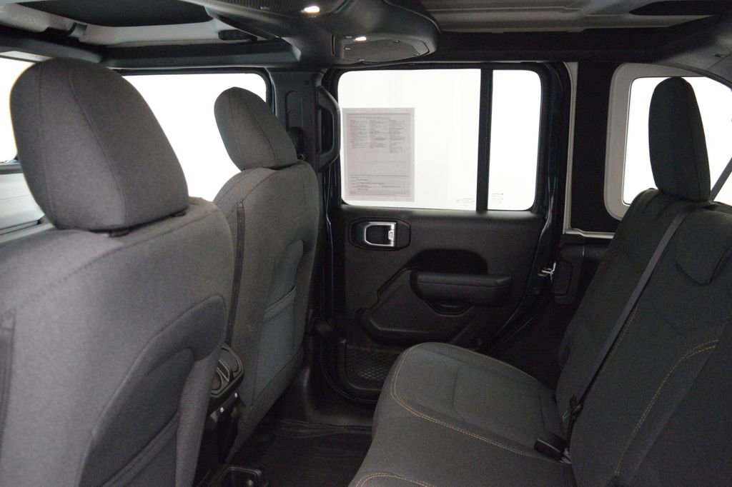 Used 2025 Jeep Wrangler Willys image 12