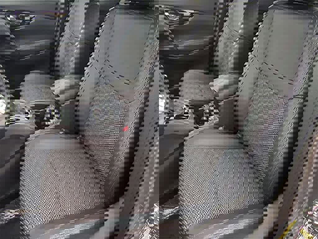 Used 2022 Nissan Rogue Sport SV w/ Technology Package image 16