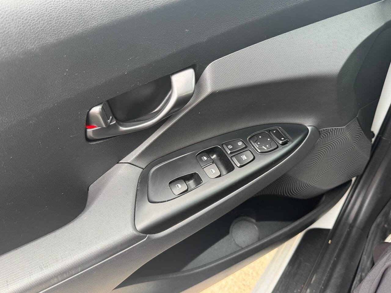 Used 2019 Hyundai Veloster 2.0 image 24