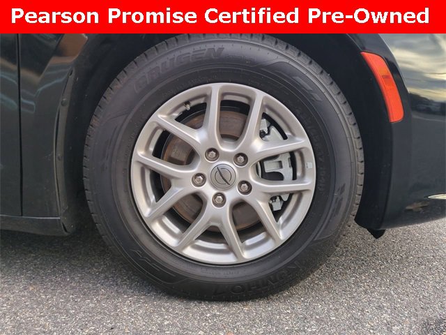 Used 2024 Chrysler Pacifica Touring-L image 11