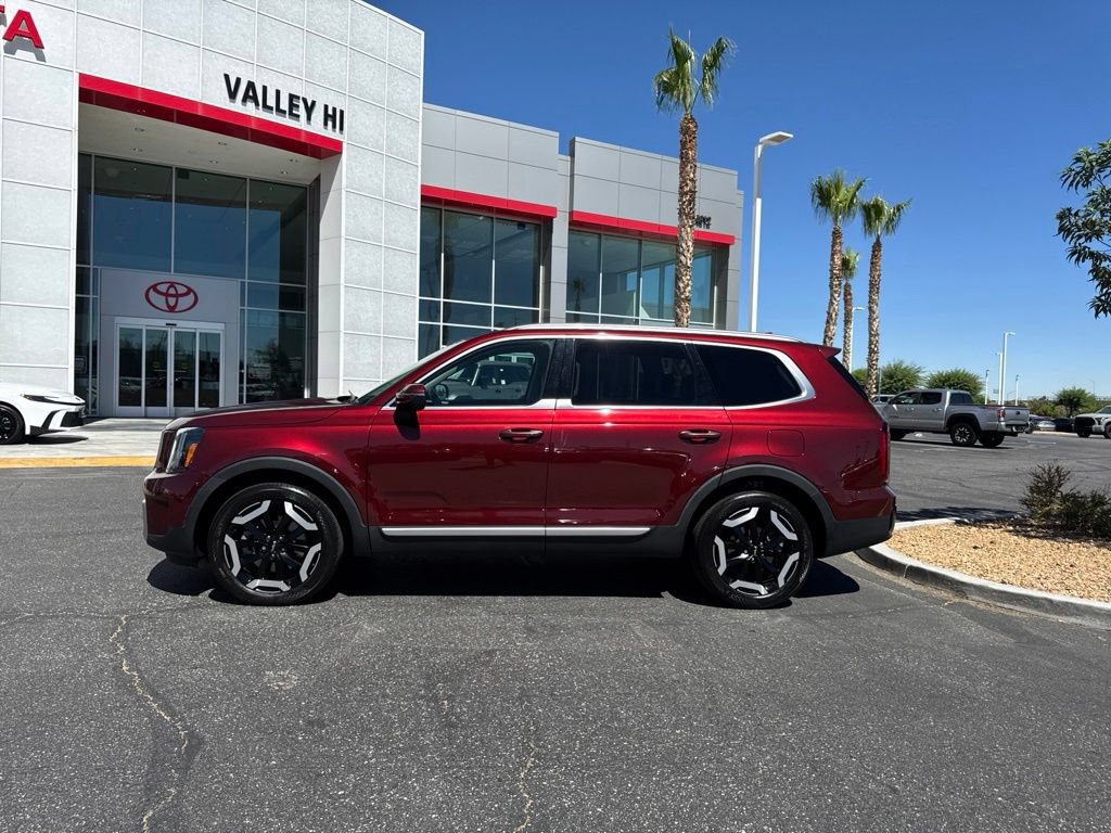 Used 2024 Kia Telluride S w/ S Sunroof Package FWD image 2
