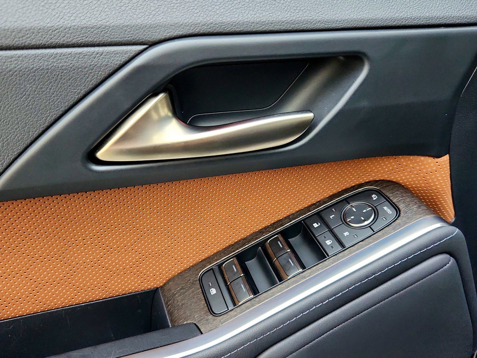 Used 2024 Lexus GX 550 w/ Accessory Package (31) image 20