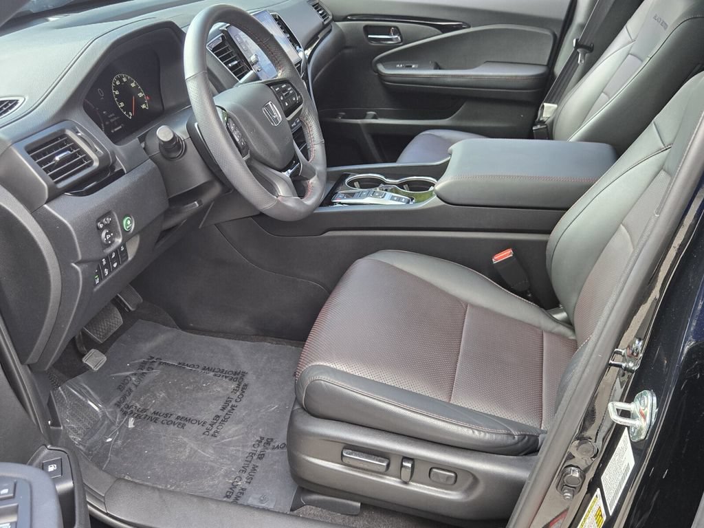 Certified 2025 Honda Ridgeline Black Edition image 10