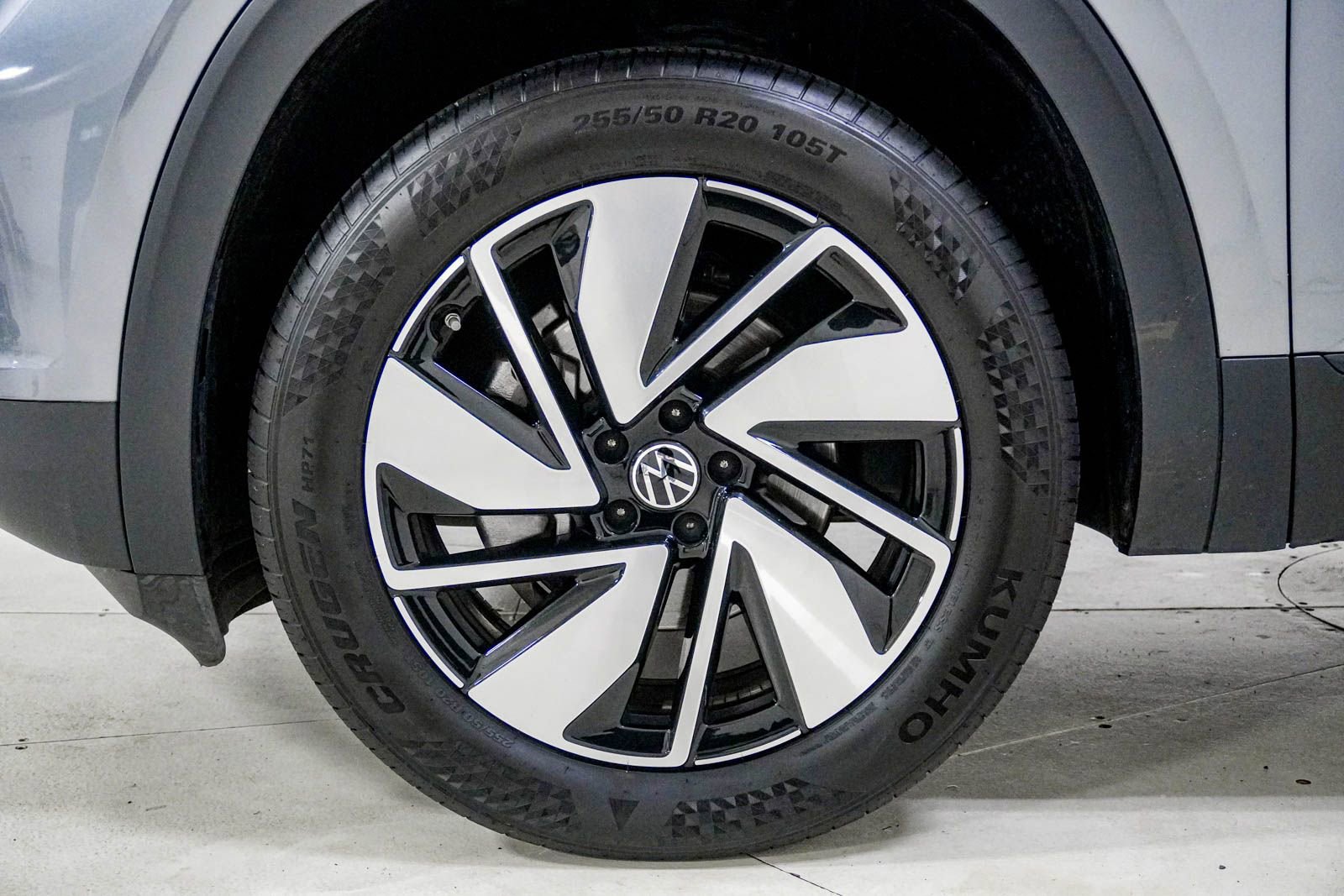 Used 2025 Volkswagen Atlas SE AWD/4WD image 16
