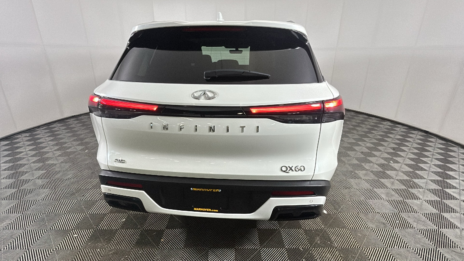 Used 2024 INFINITI QX60 Luxe AWD/4WD image 3