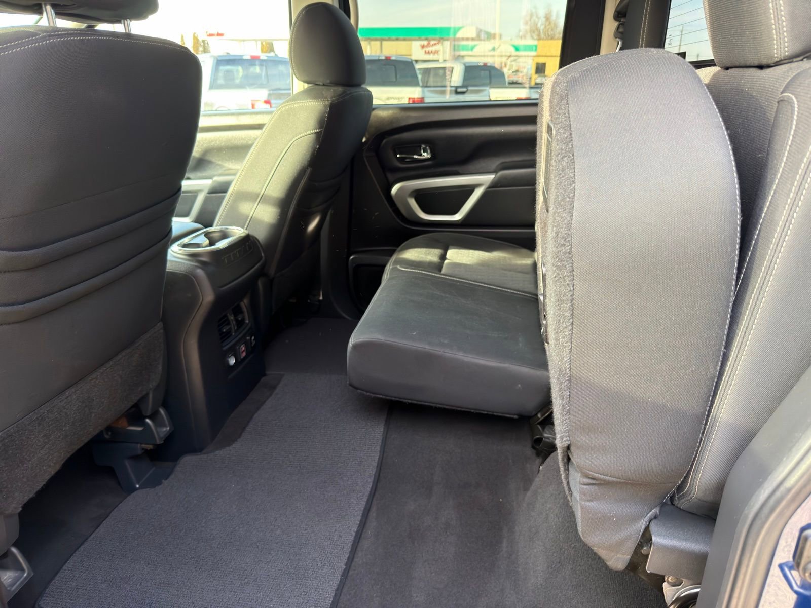 Used 2019 Nissan Titan SV w/ SV Convenience Package image 30