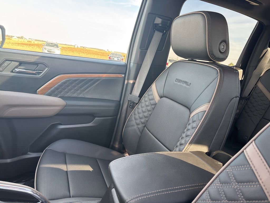 Used 2026 GMC Canyon Denali image 37