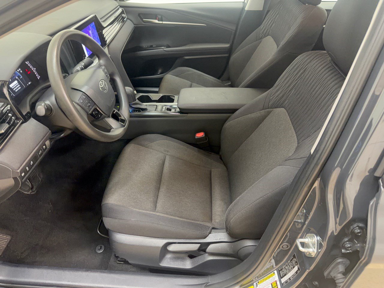 Used 2025 Toyota Camry LE FWD image 5