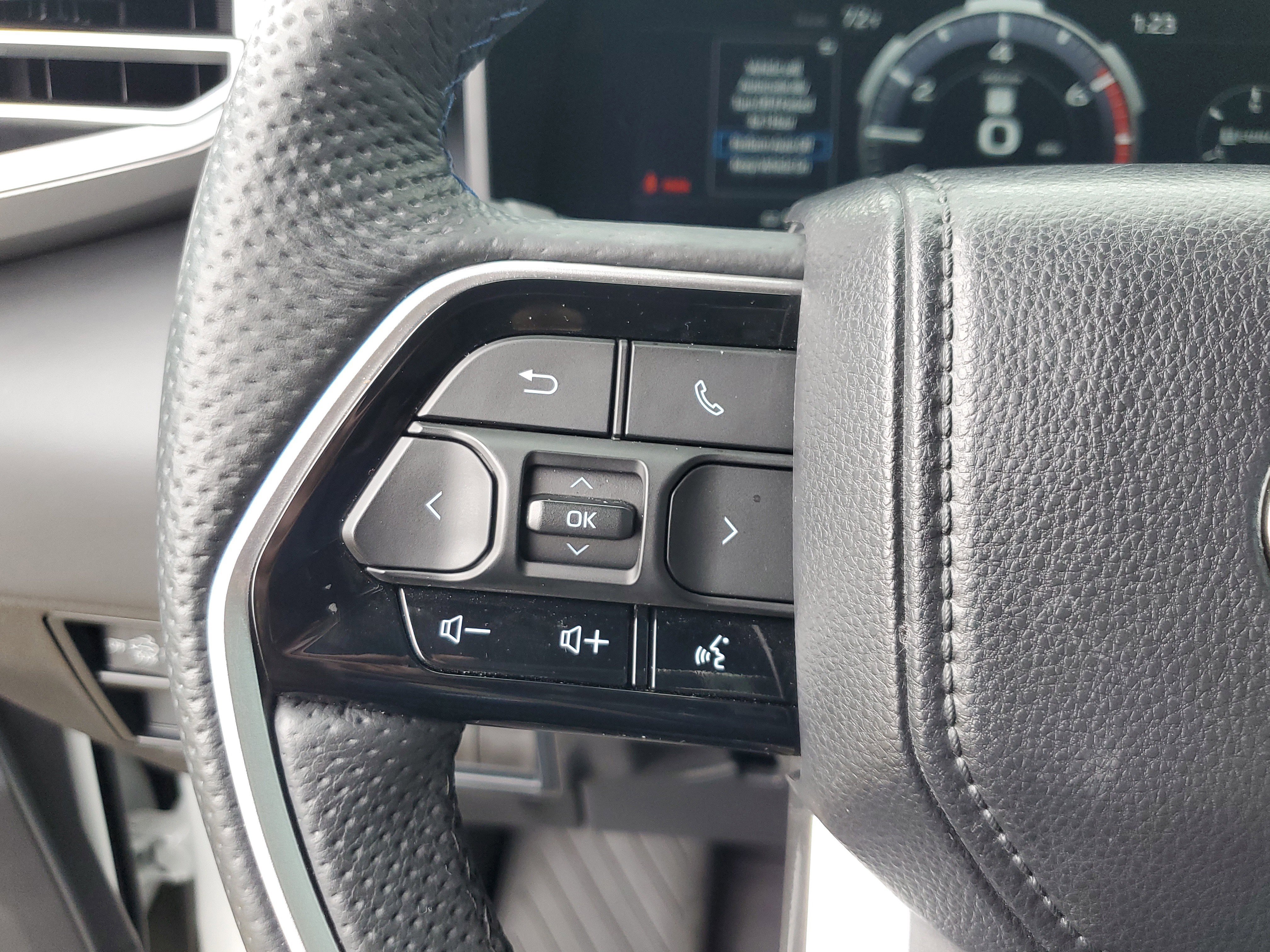 Used 2025 Toyota Tundra Platinum image 27