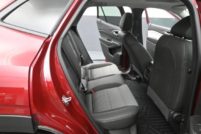 Used 2024 Chevrolet Trax LT w/ Sunroof Package FWD image 15