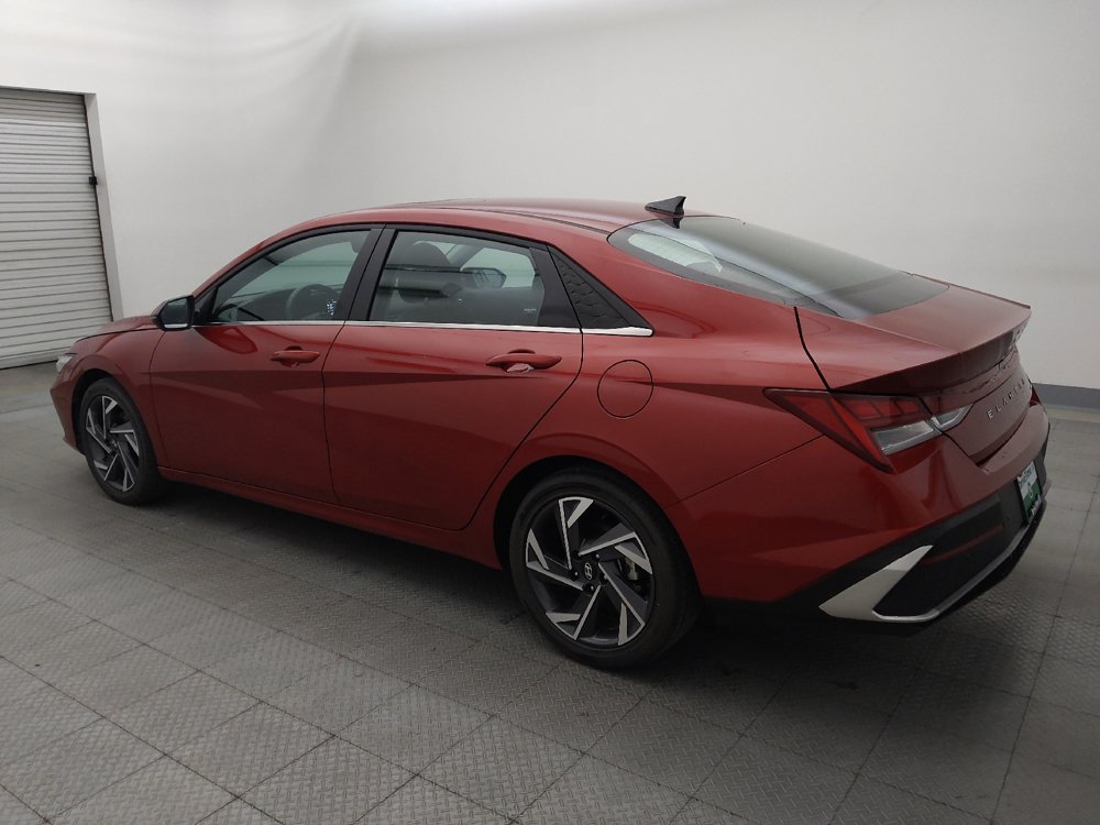 Used 2025 Hyundai Elantra Limited FWD image 3