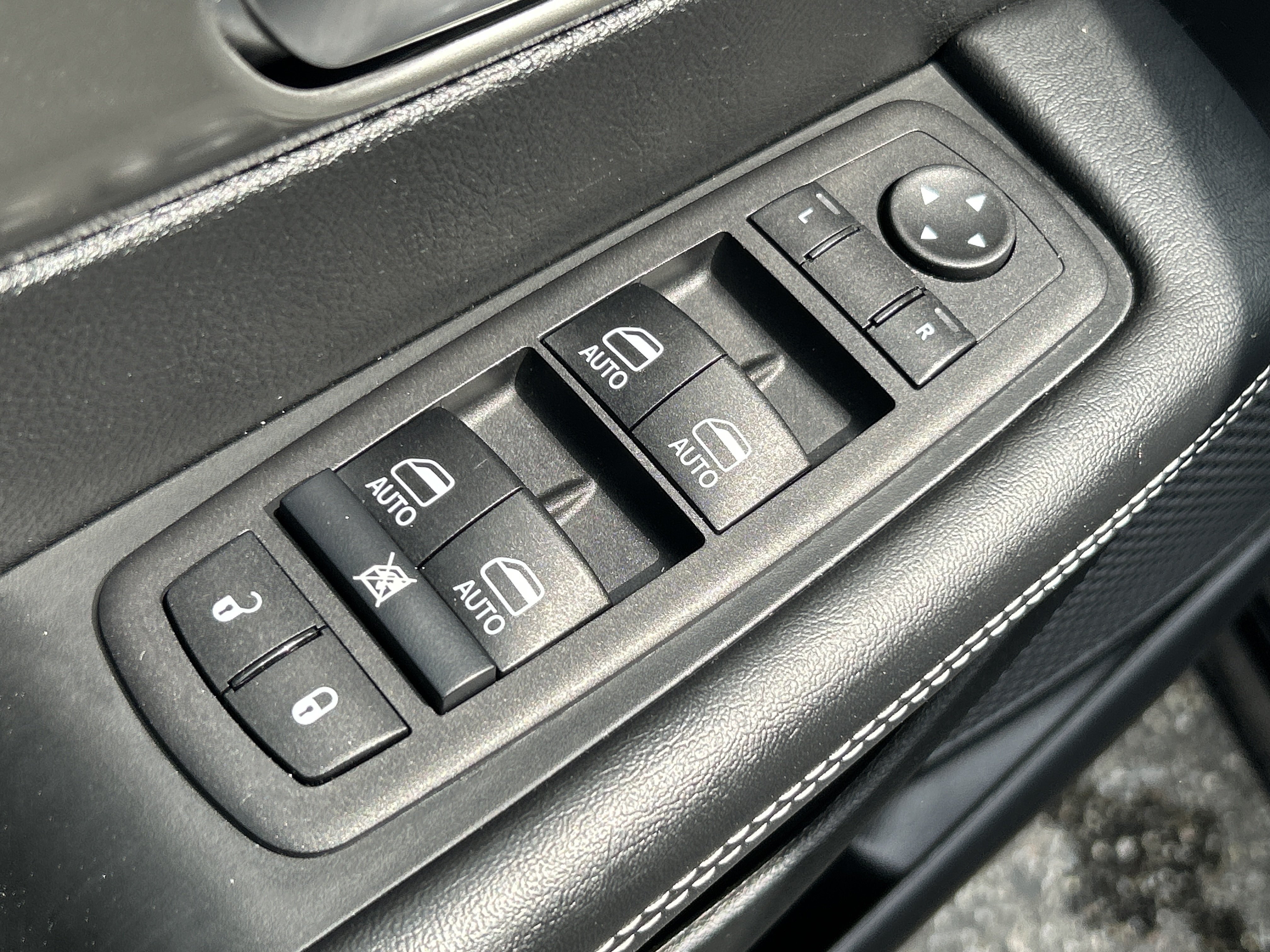 Used 2025 Chrysler Pacifica Select FWD image 21