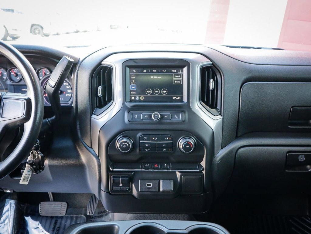 Used 2019 Chevrolet Silverado 1500 Custom w/ Custom Convenience Package AWD/4WD image 18