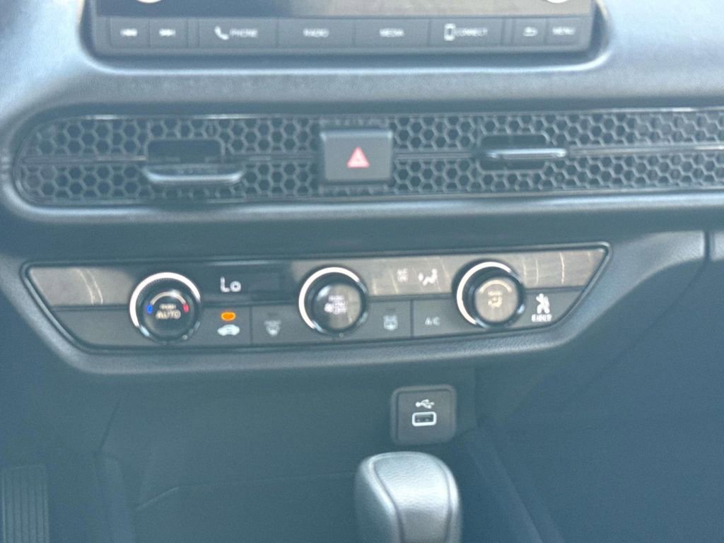 Used 2025 Honda HR-V LX image 16
