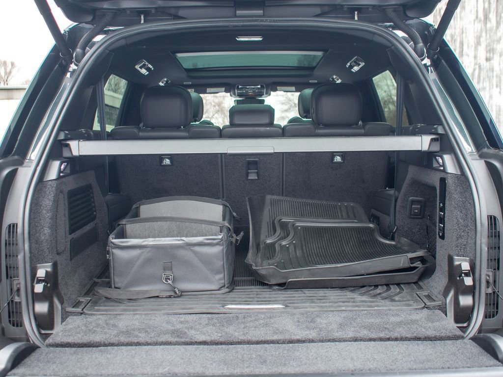 Used 2023 Land Rover Range Rover Long Wheelbase SE image 38