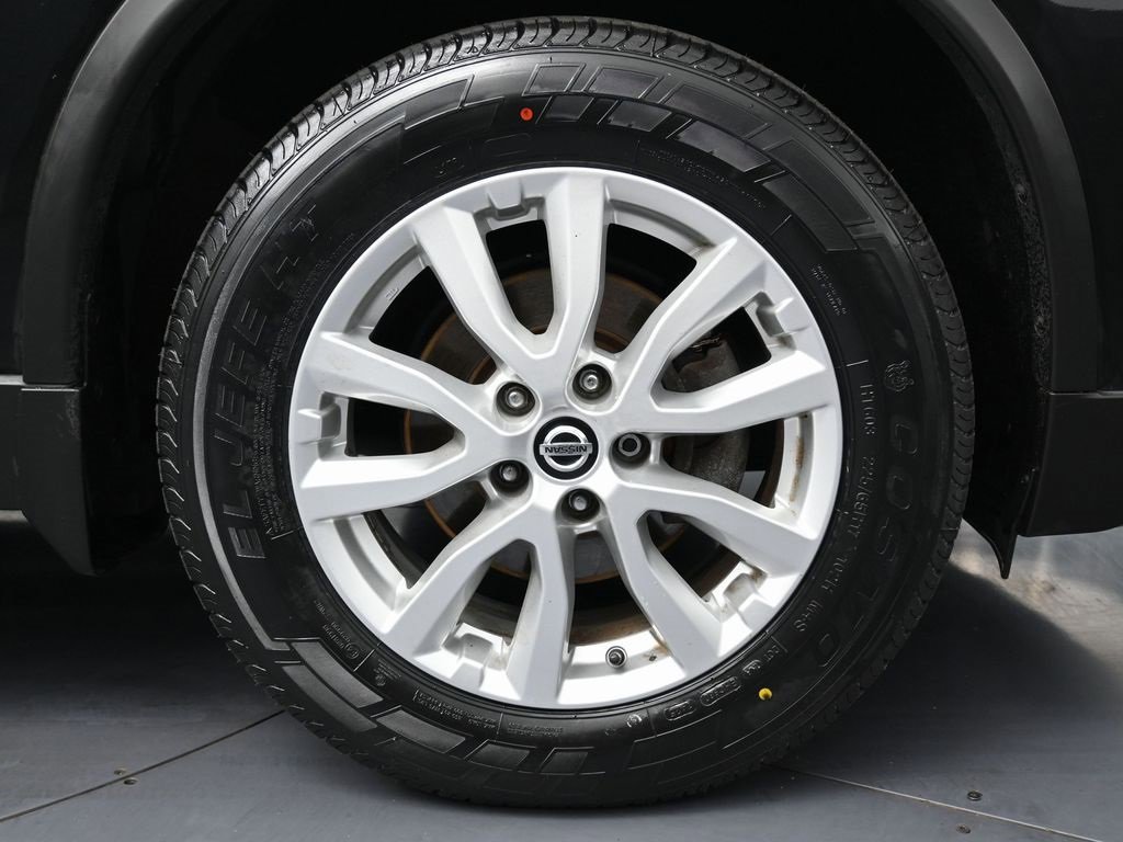 Used 2020 Nissan Rogue SV image 12