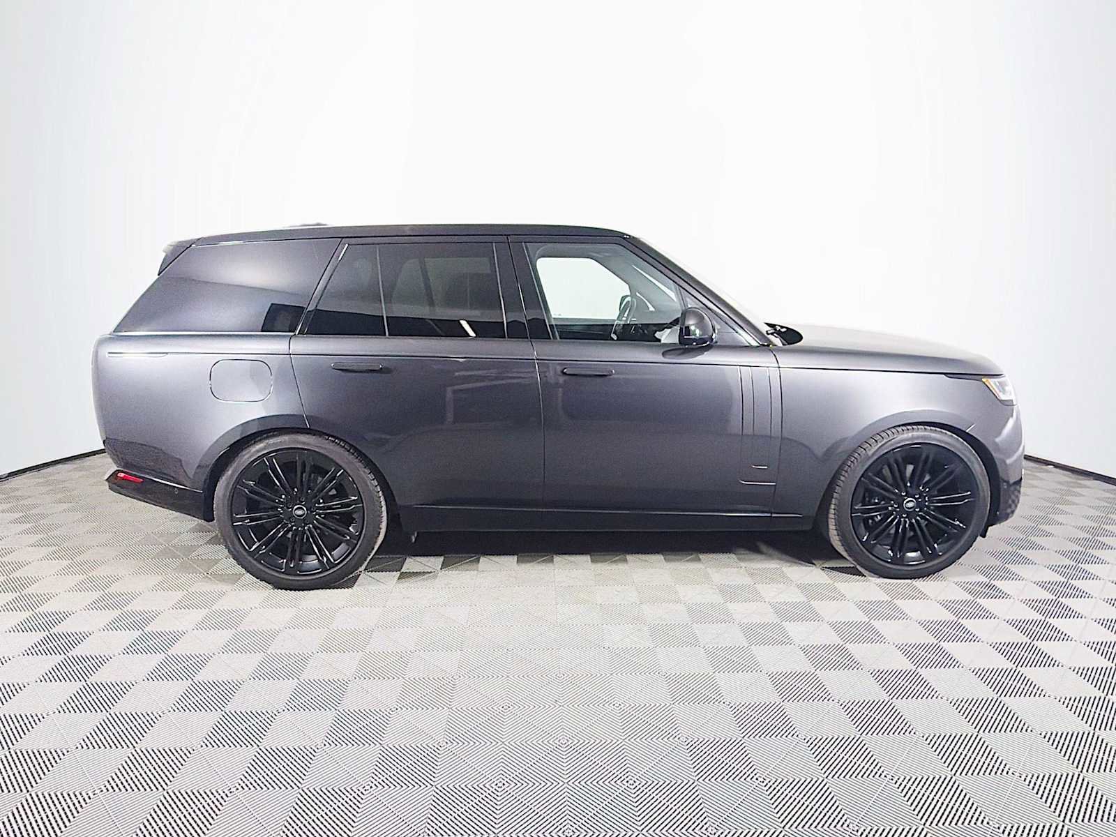 Certified 2023 Land Rover Range Rover SE image 9