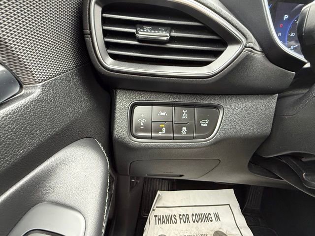 Used 2020 Hyundai Santa Fe SEL w/ Convenience + Premium Package image 17
