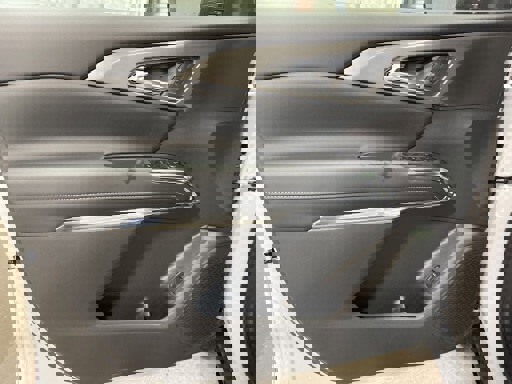 New 2026 Chevrolet Traverse LT w/ Sun and Wheel Package image 24