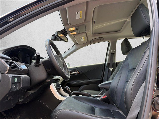 Used 2017 Honda Accord Touring image 11