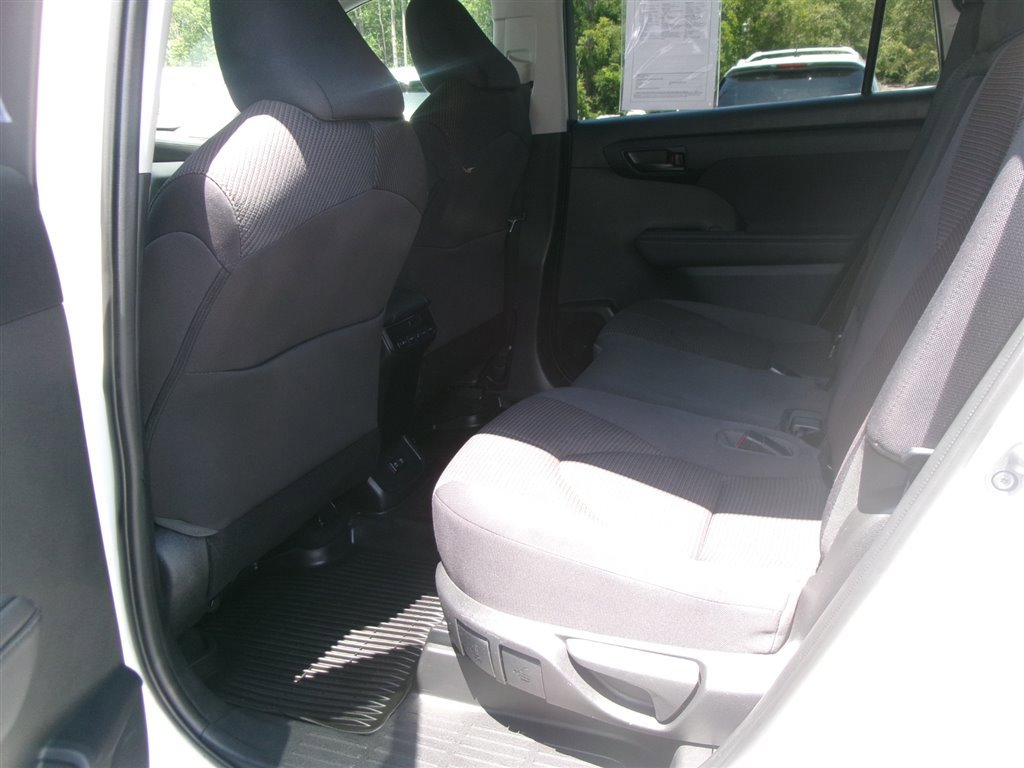 Used 2020 Toyota Highlander L image 14