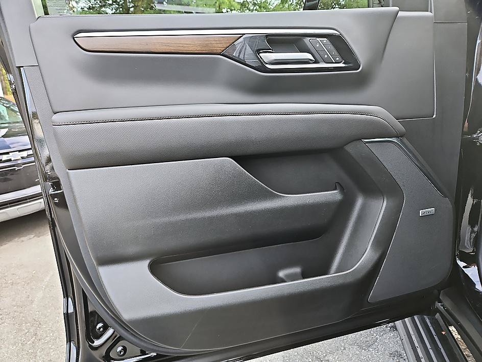 New 2026 Chevrolet Tahoe High Country AWD/4WD image 16